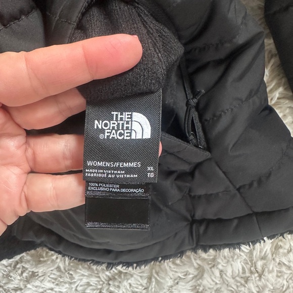 The North Face Women's Black Quilted Jacket - Picture 3 of 3